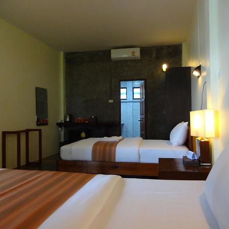 The Chevalley Beach Resort Satun Extérieur photo