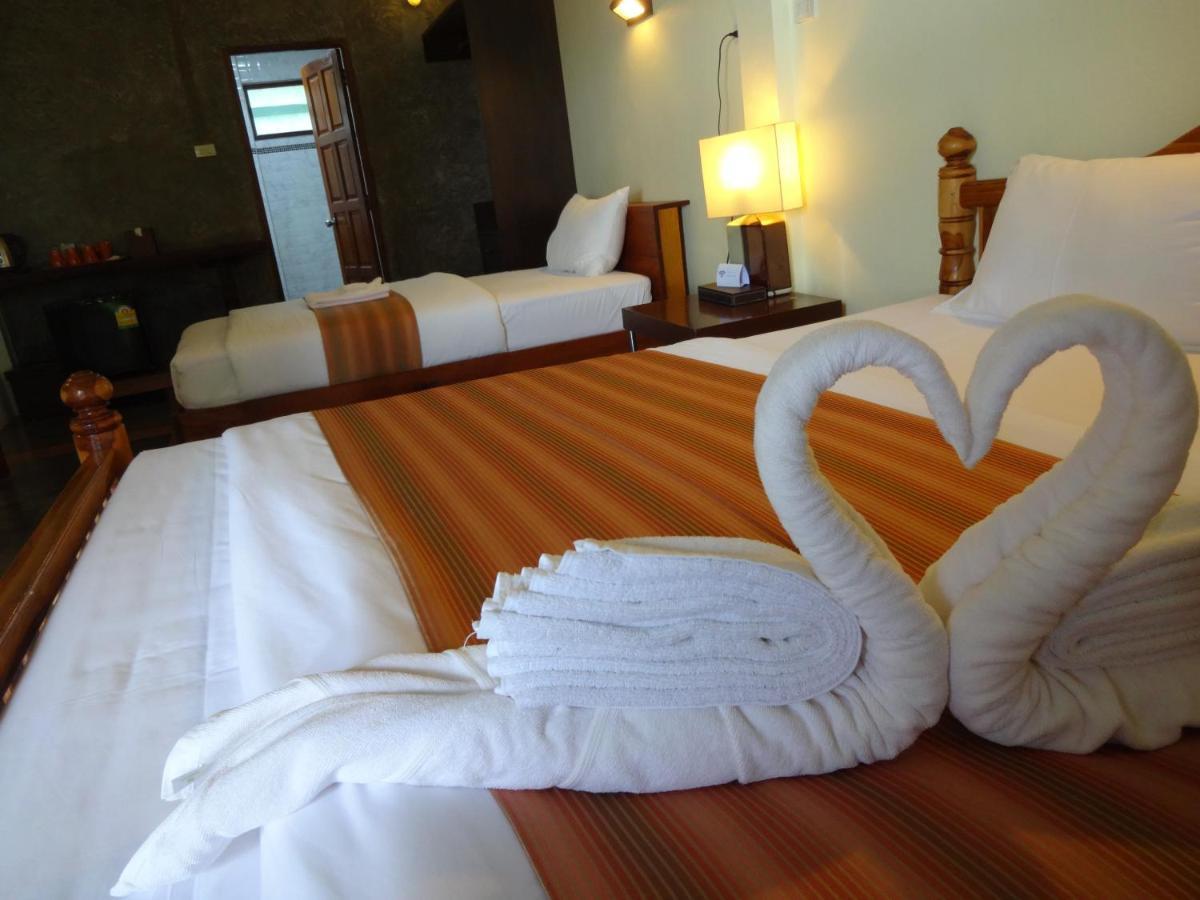 The Chevalley Beach Resort Satun Extérieur photo