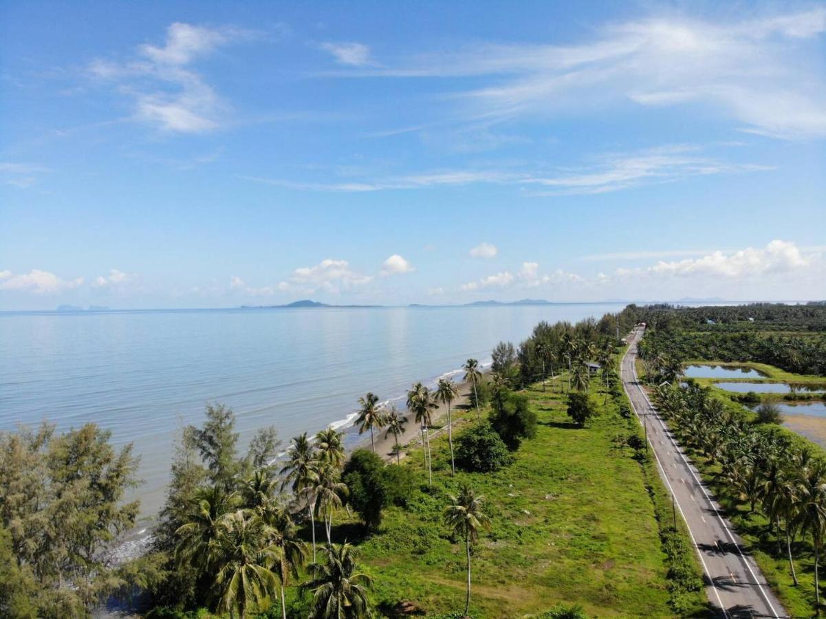 The Chevalley Beach Resort Satun Extérieur photo