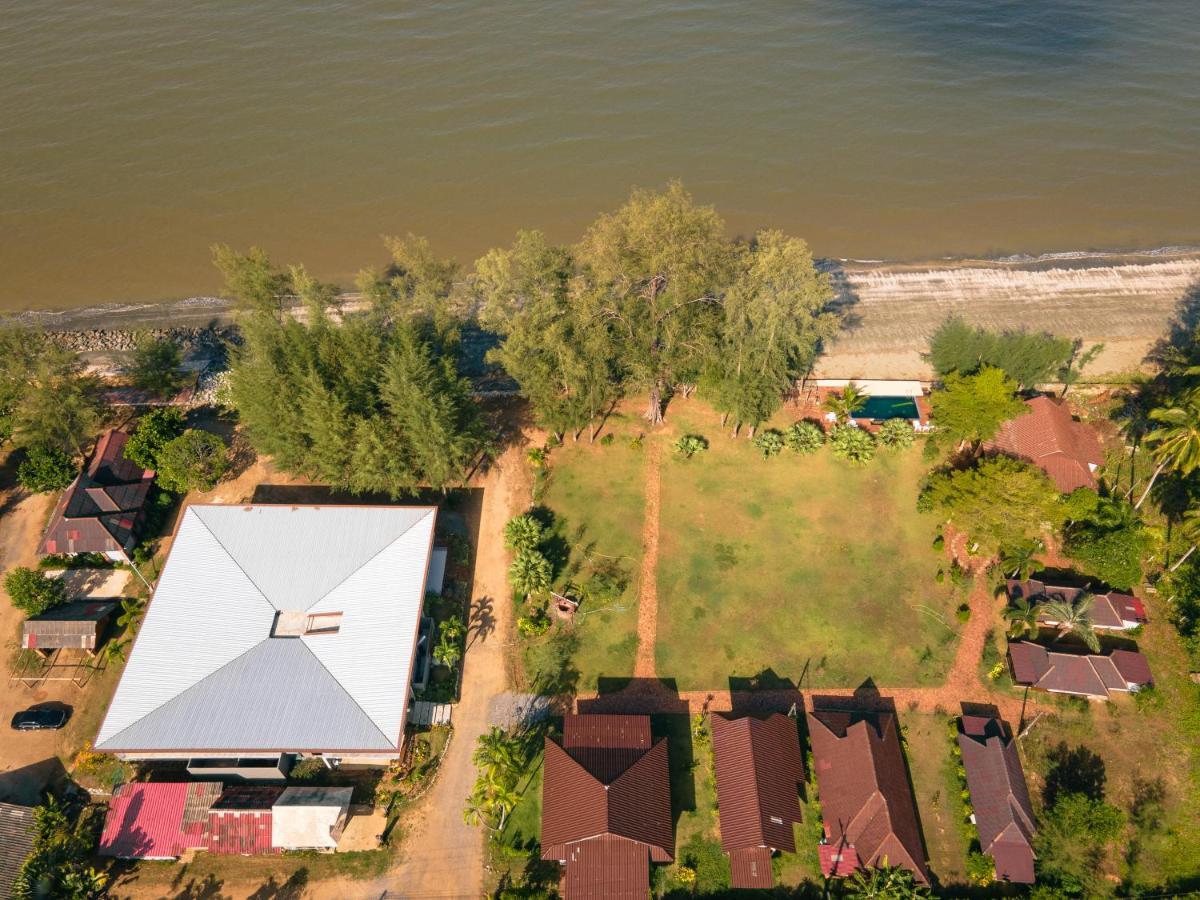 The Chevalley Beach Resort Satun Extérieur photo