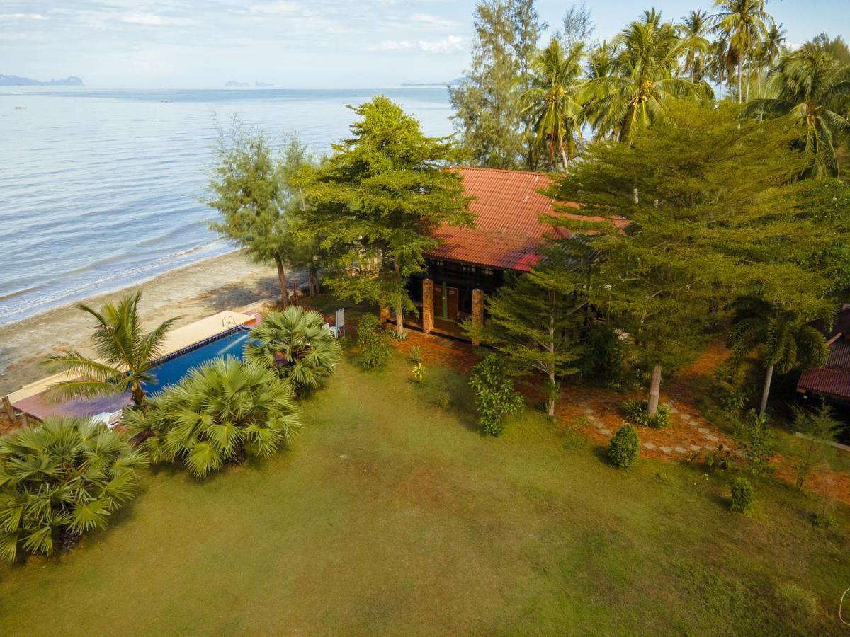 The Chevalley Beach Resort Satun Extérieur photo