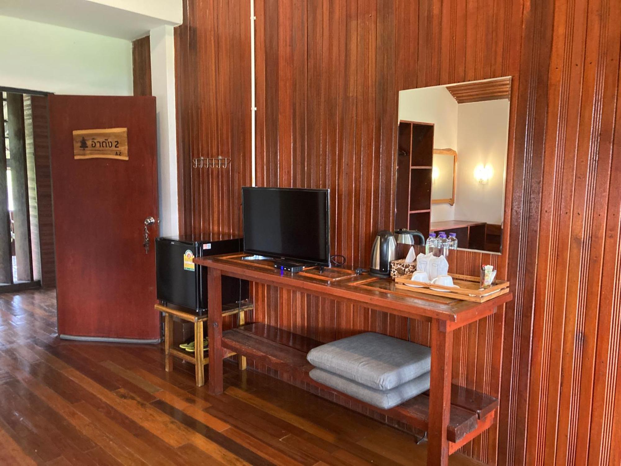 The Chevalley Beach Resort Satun Extérieur photo