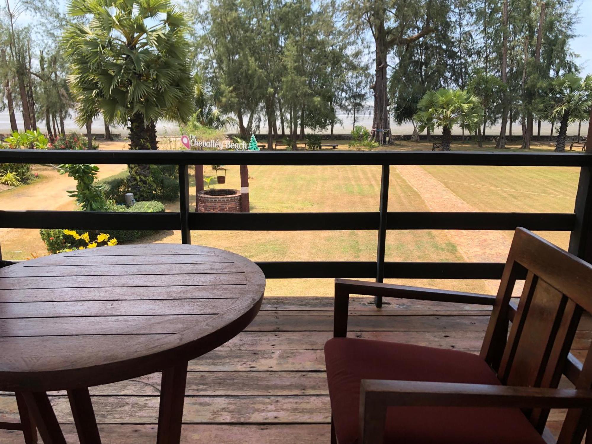 The Chevalley Beach Resort Satun Extérieur photo
