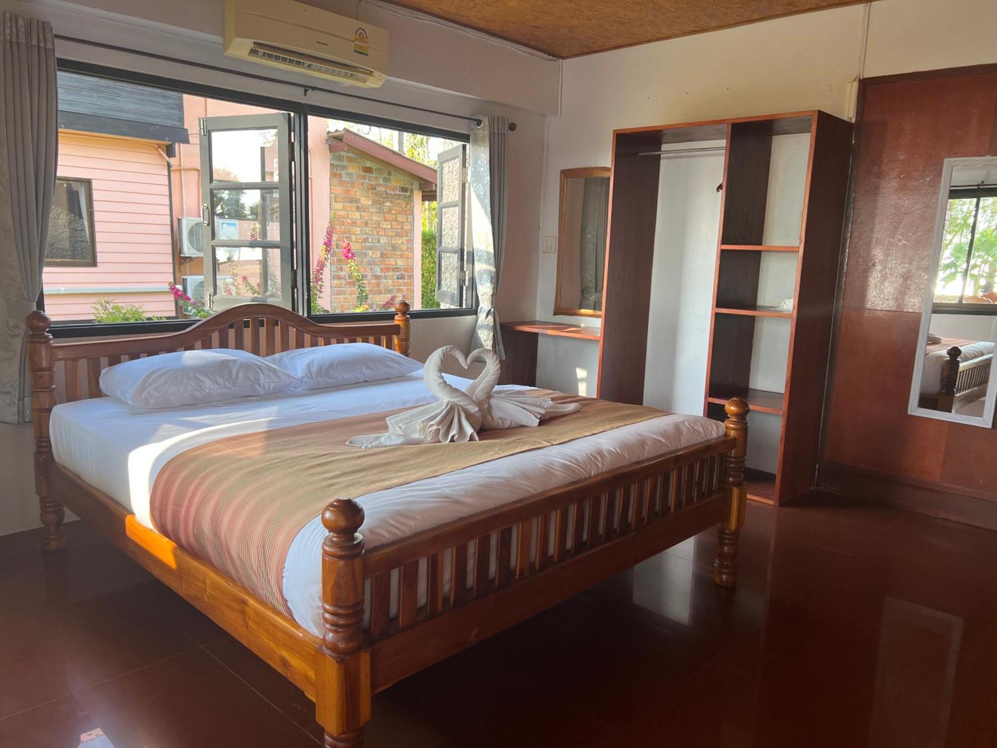 The Chevalley Beach Resort Satun Extérieur photo