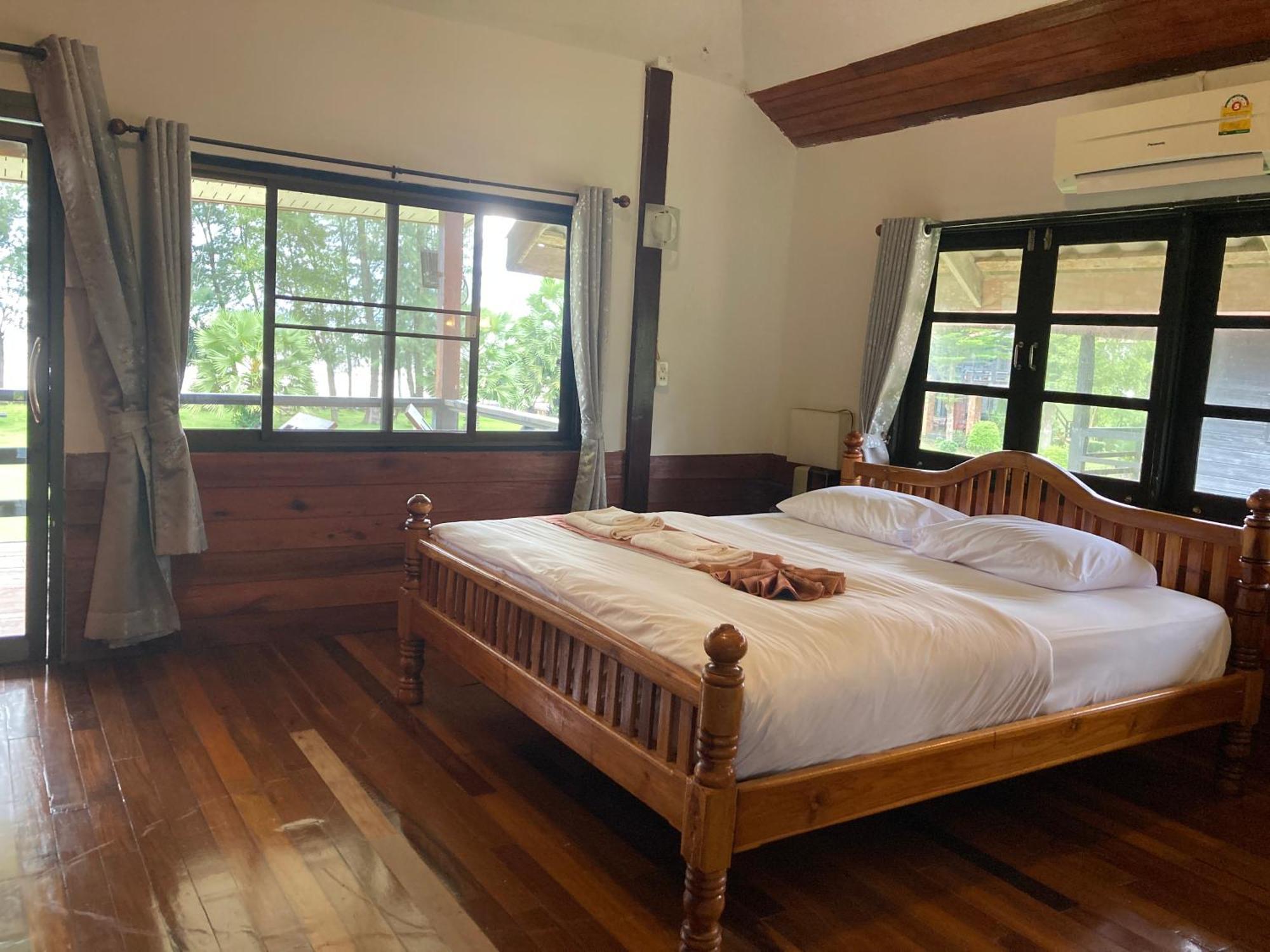 The Chevalley Beach Resort Satun Extérieur photo