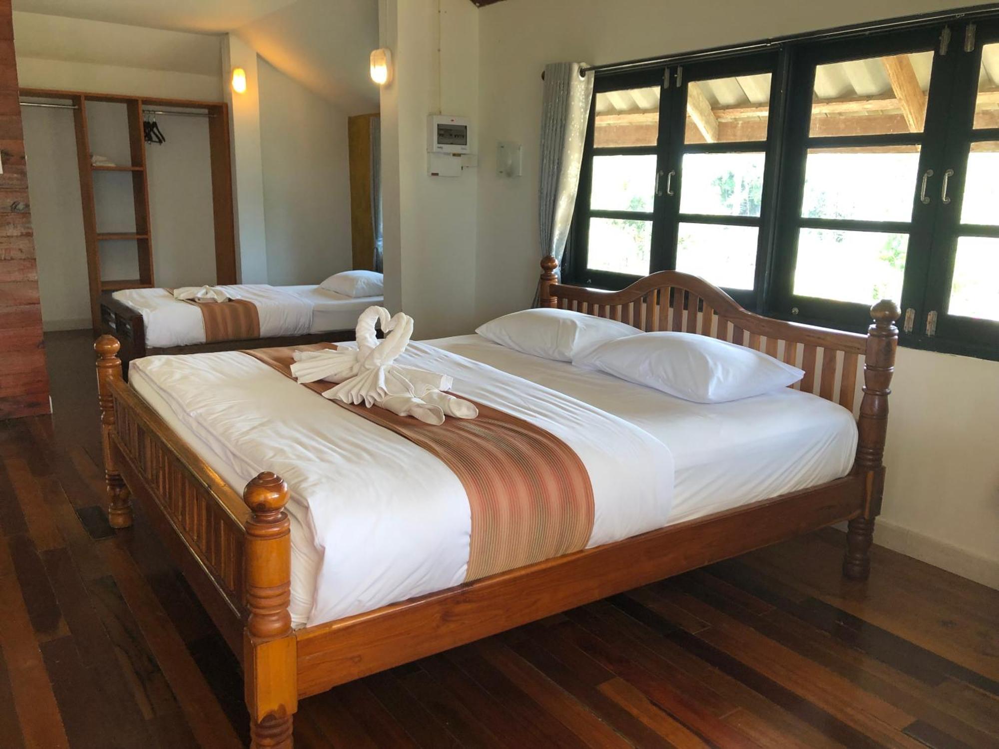 The Chevalley Beach Resort Satun Extérieur photo