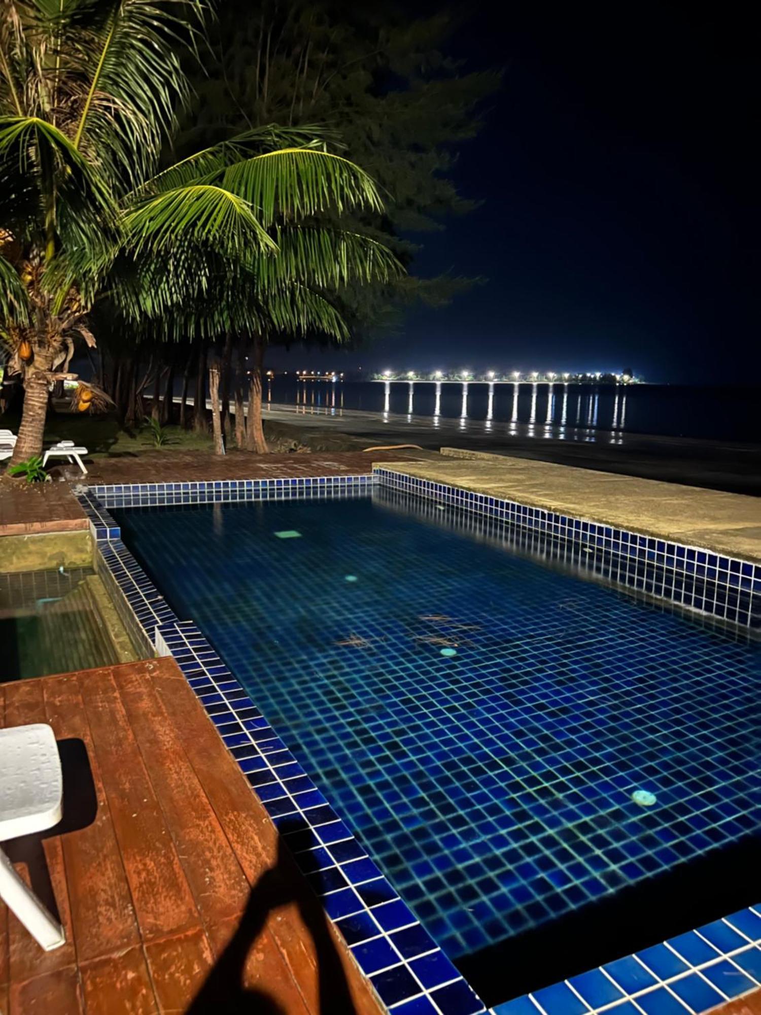 The Chevalley Beach Resort Satun Extérieur photo