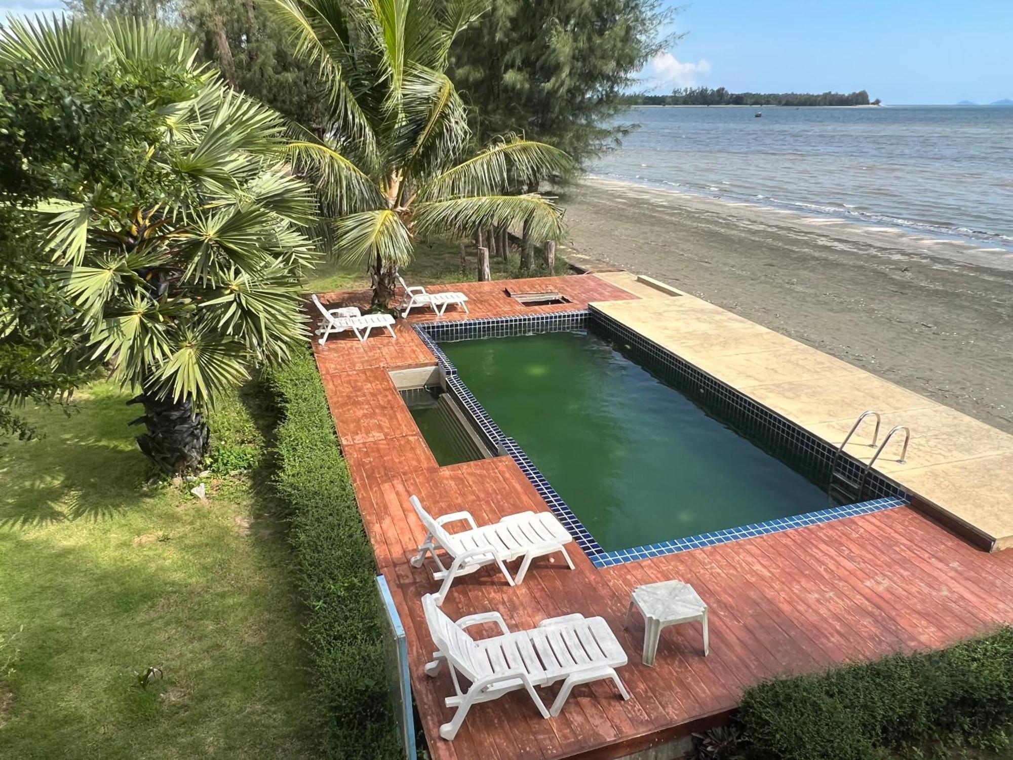 The Chevalley Beach Resort Satun Extérieur photo