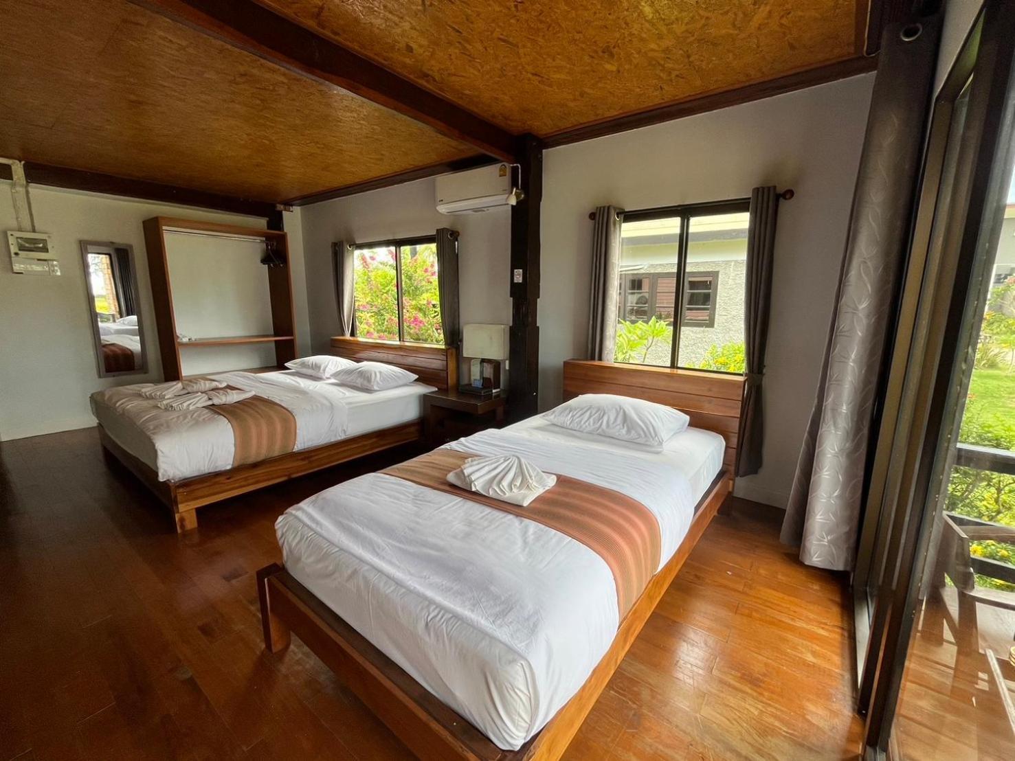 The Chevalley Beach Resort Satun Extérieur photo