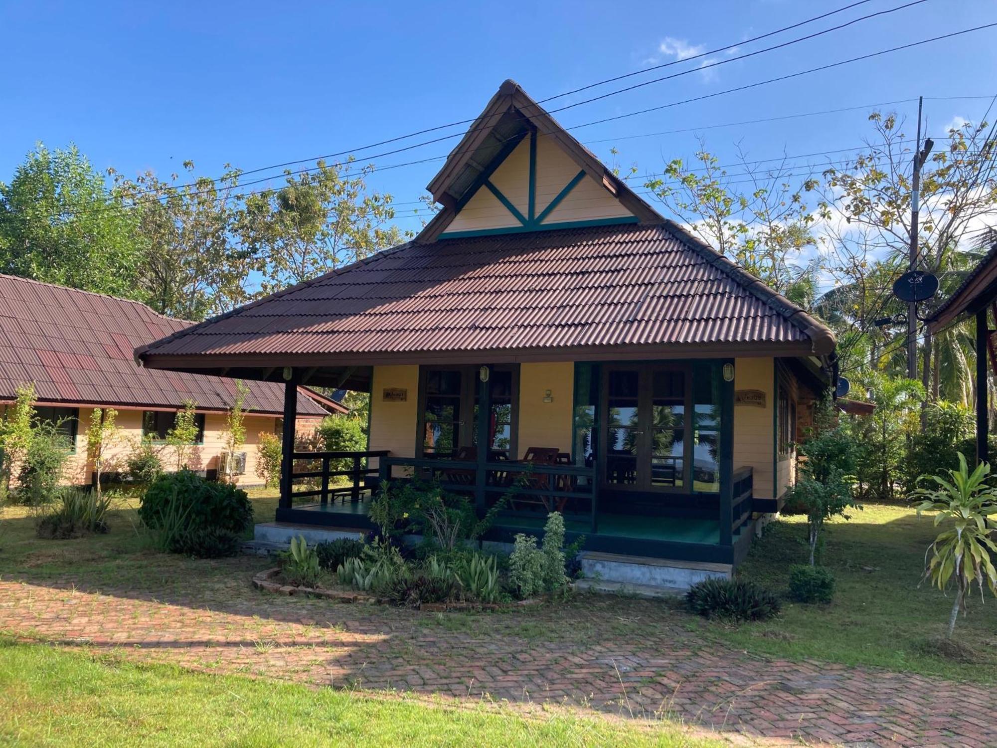 The Chevalley Beach Resort Satun Extérieur photo