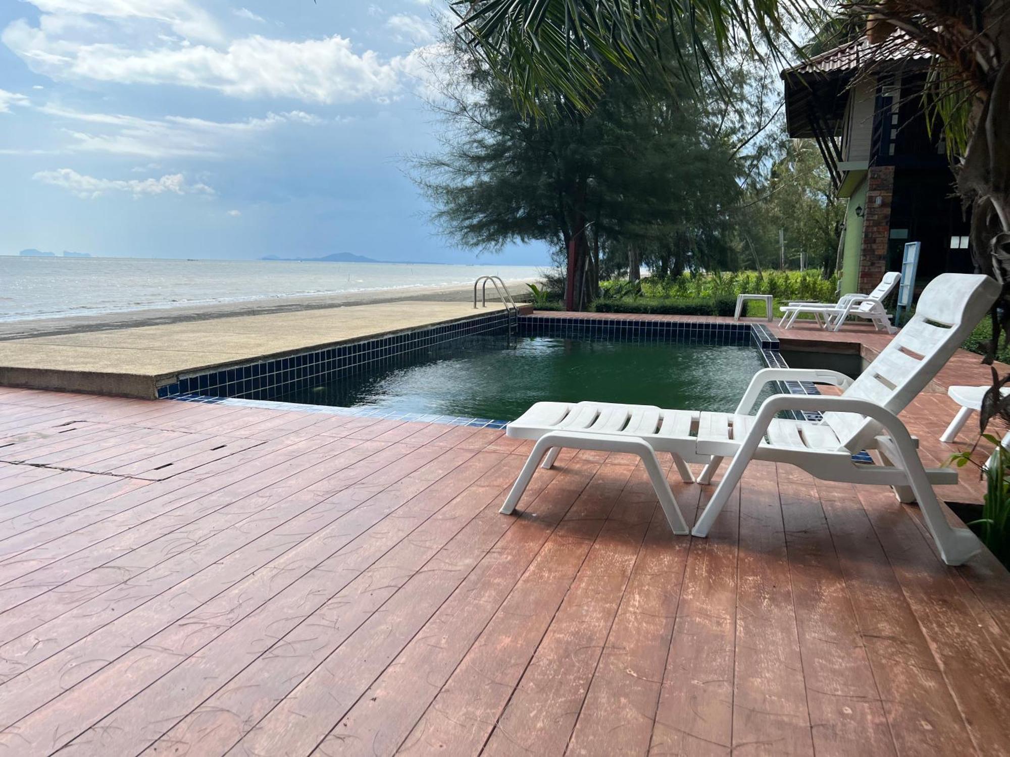 The Chevalley Beach Resort Satun Extérieur photo