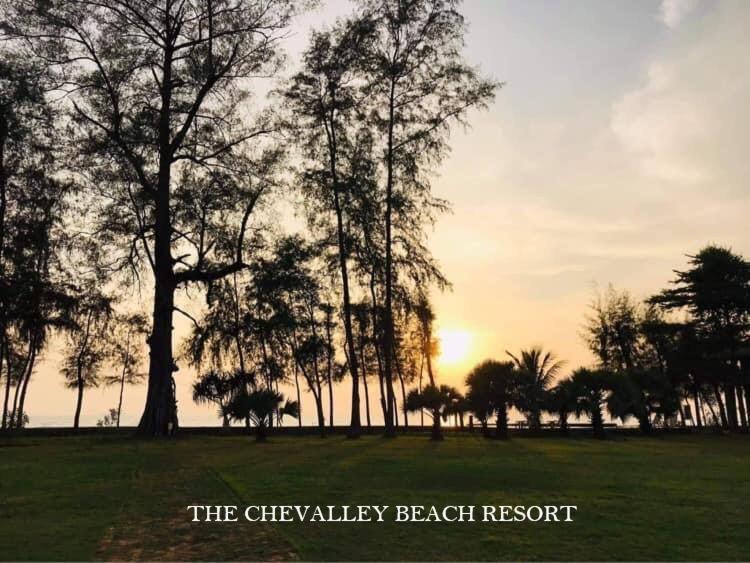 The Chevalley Beach Resort Satun Extérieur photo