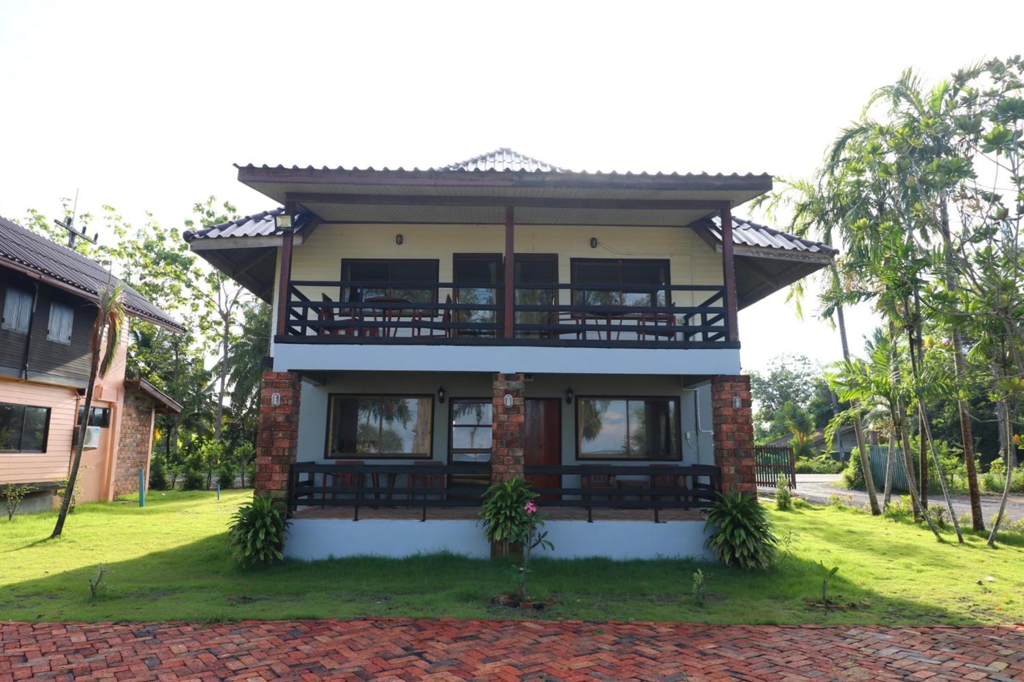 The Chevalley Beach Resort Satun Extérieur photo