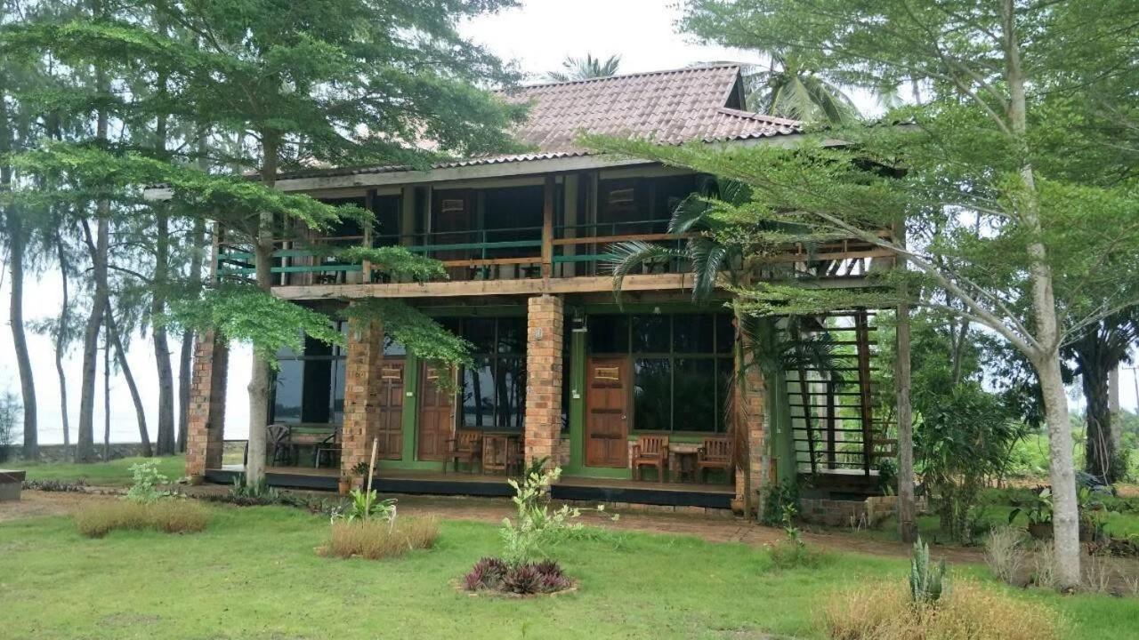 The Chevalley Beach Resort Satun Extérieur photo