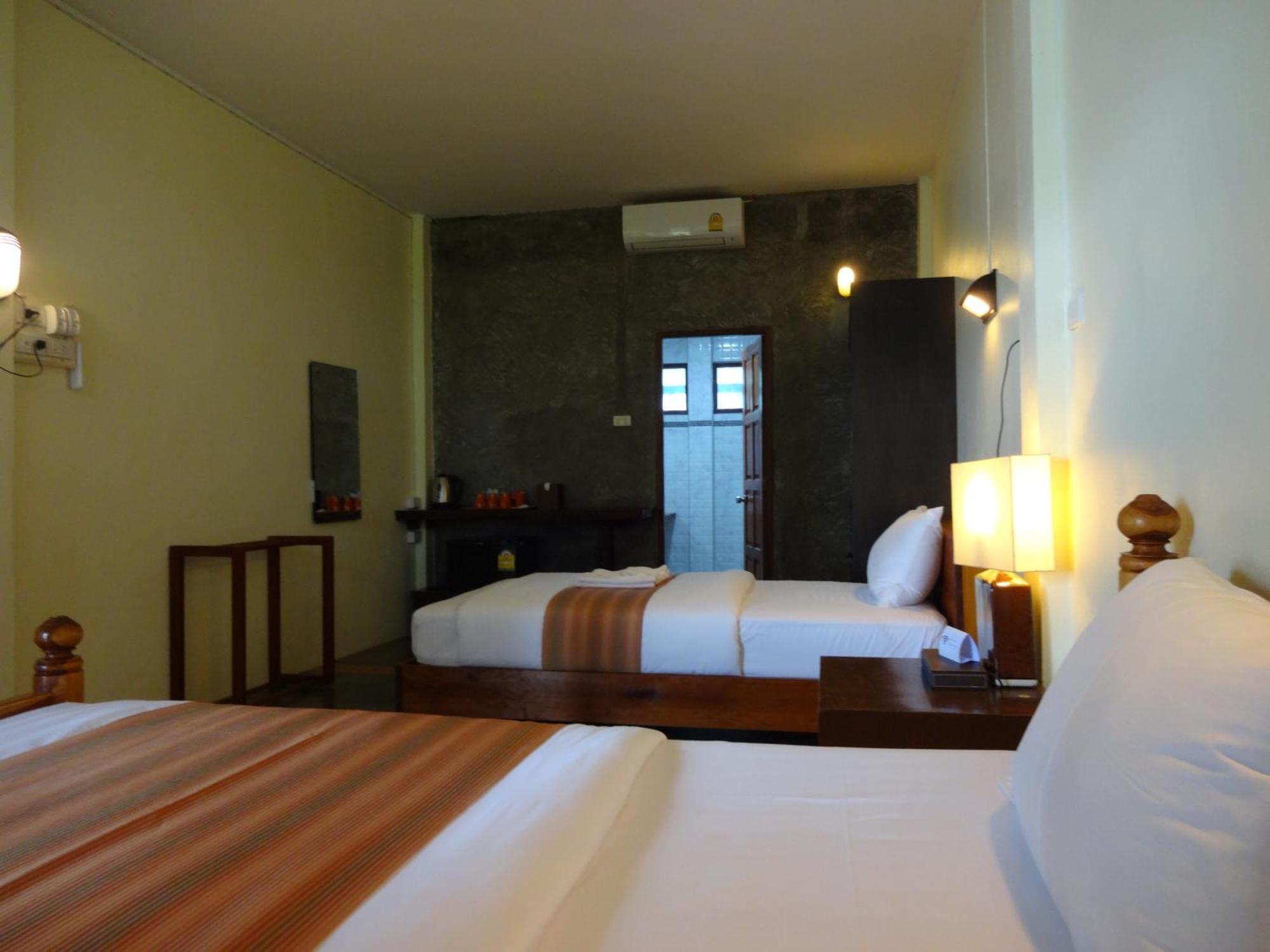 The Chevalley Beach Resort Satun Extérieur photo