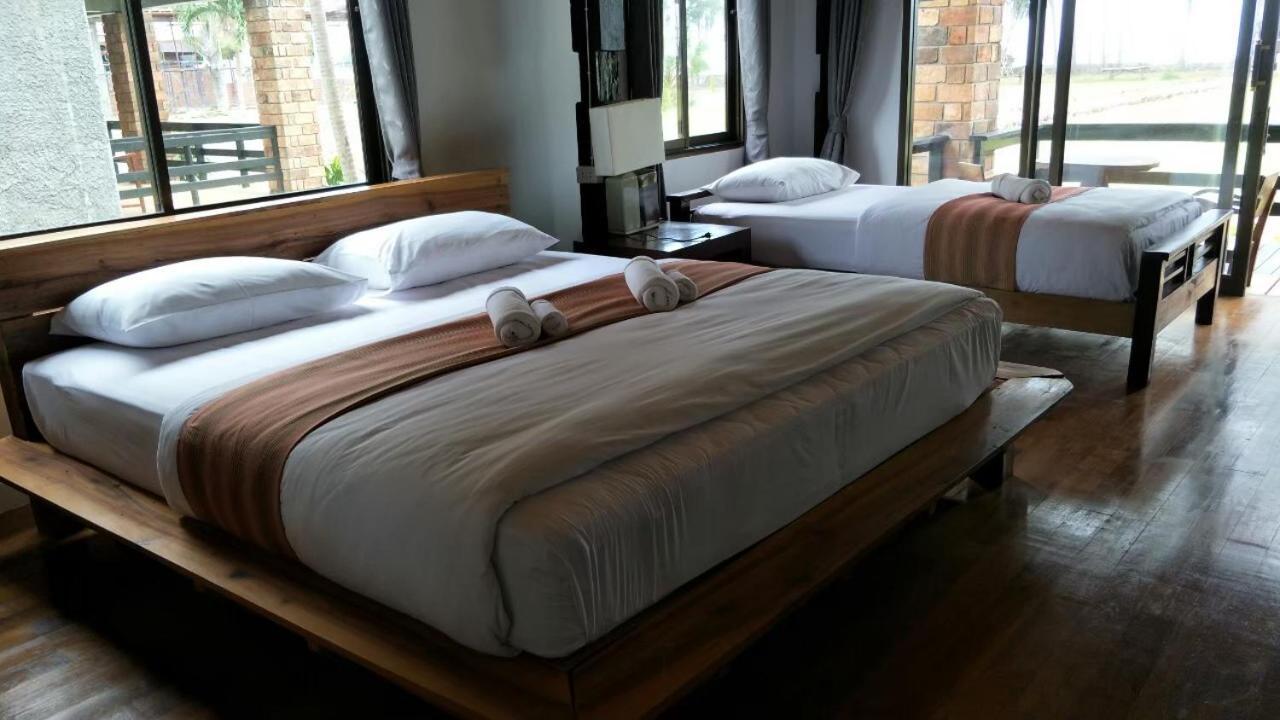 The Chevalley Beach Resort Satun Extérieur photo