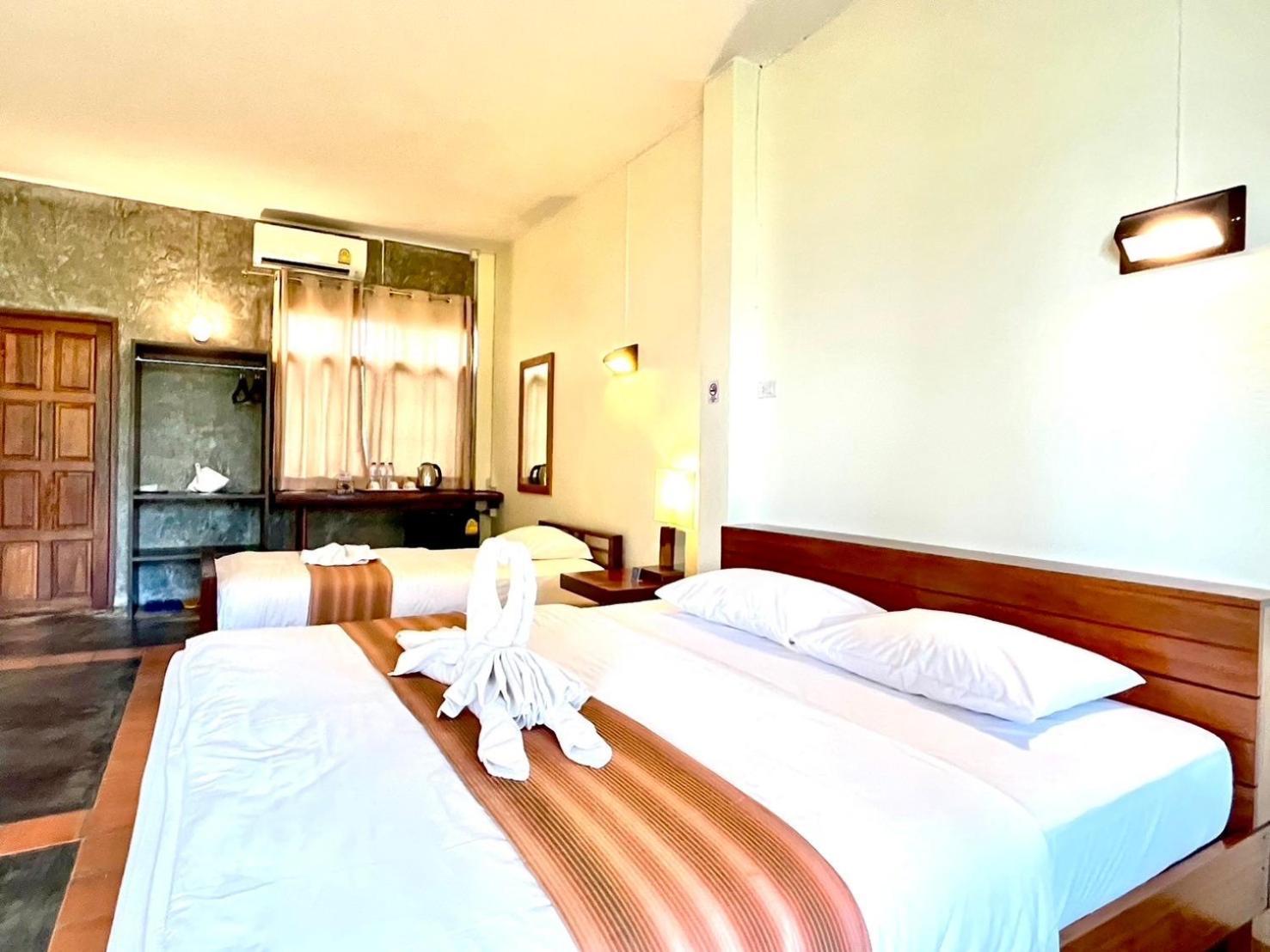 The Chevalley Beach Resort Satun Extérieur photo