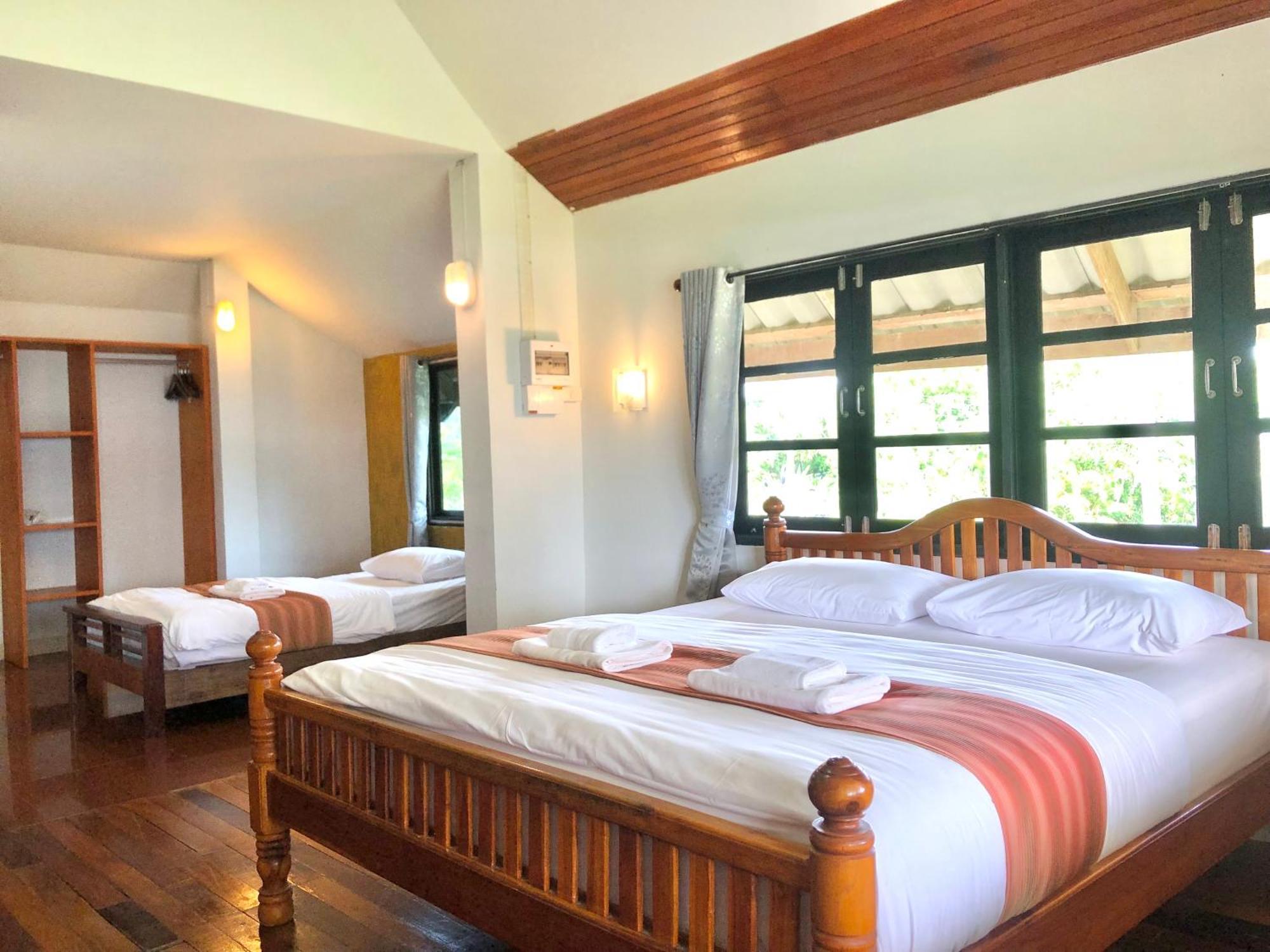 The Chevalley Beach Resort Satun Extérieur photo